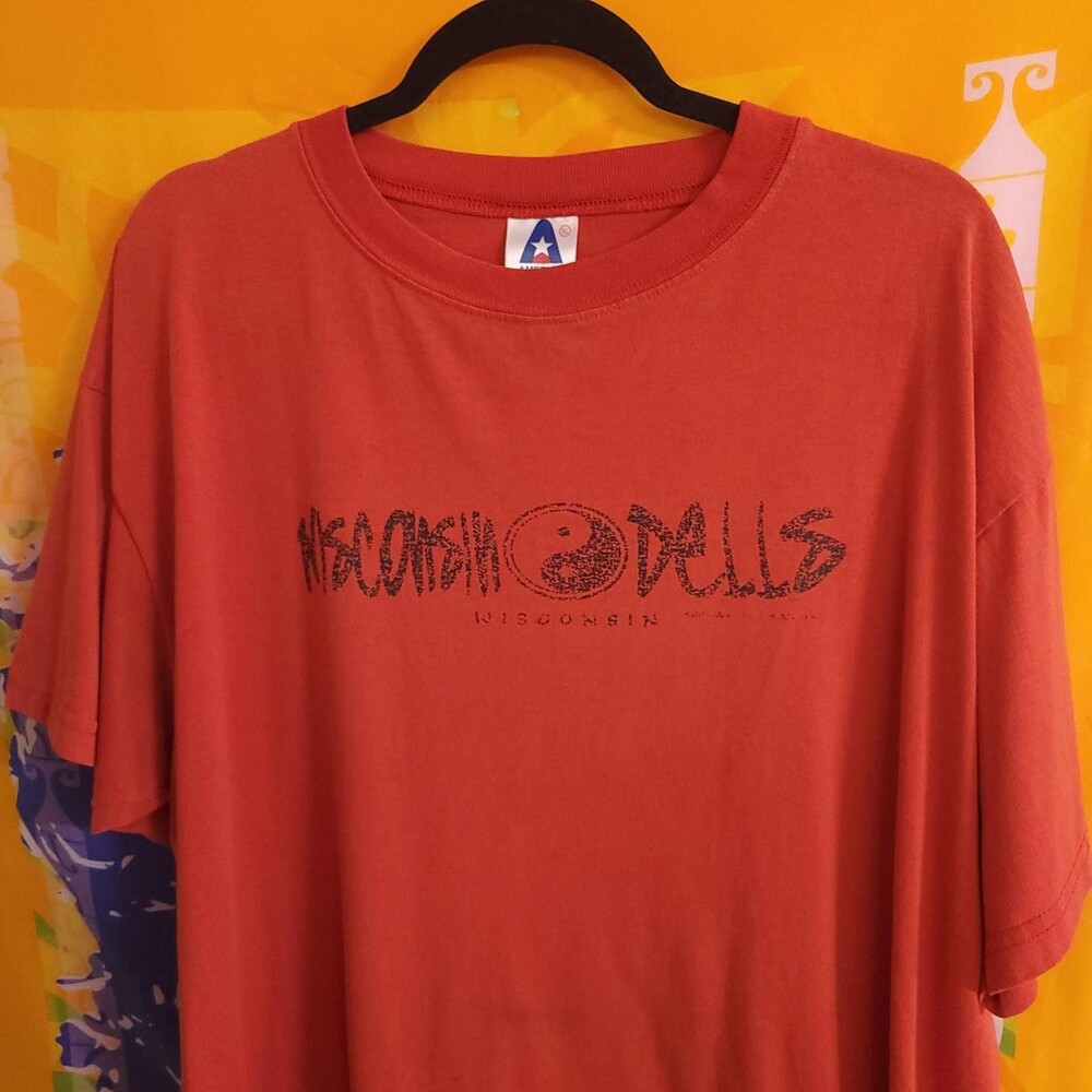 Wisconsin Dells red cotton & polyester t-shirt with black graphic featuring 'WIS
